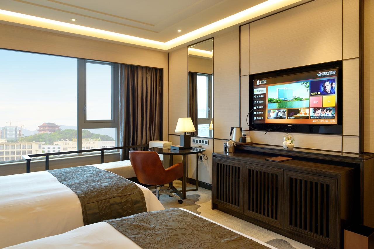 Fuzhou Lakeside Hotel Exterior photo