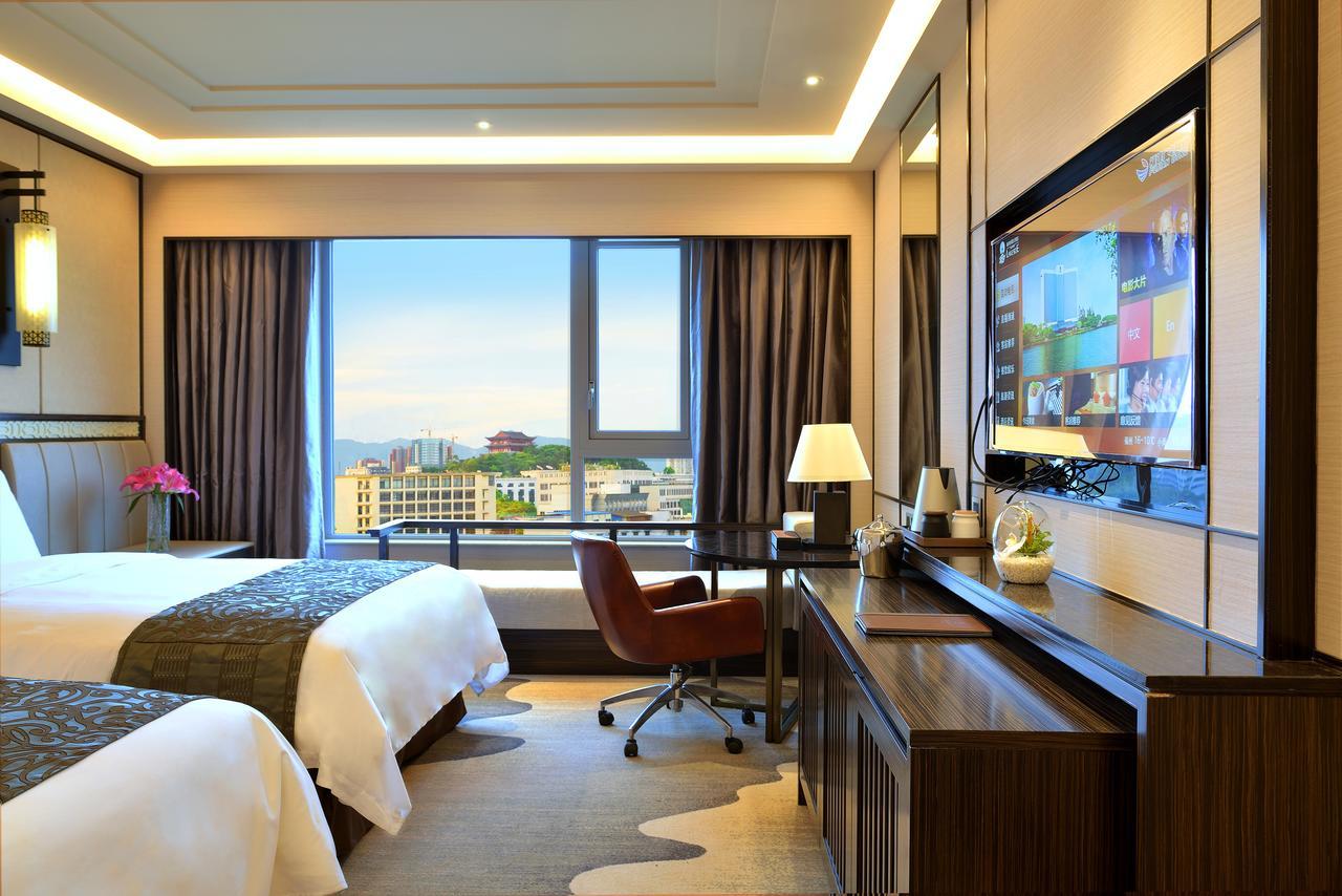 Fuzhou Lakeside Hotel Exterior photo